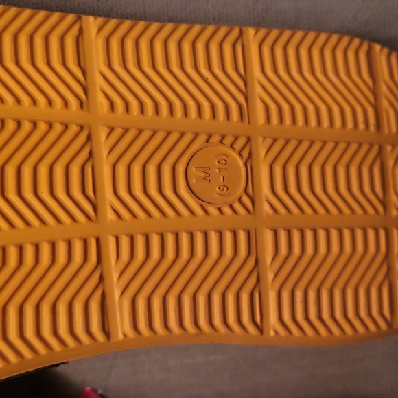 NFL Steelers Black and Yellow Slide Sandals - Picture 4 of 6